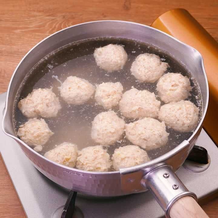 ふわふわに仕上げる！鶏団子の作り方