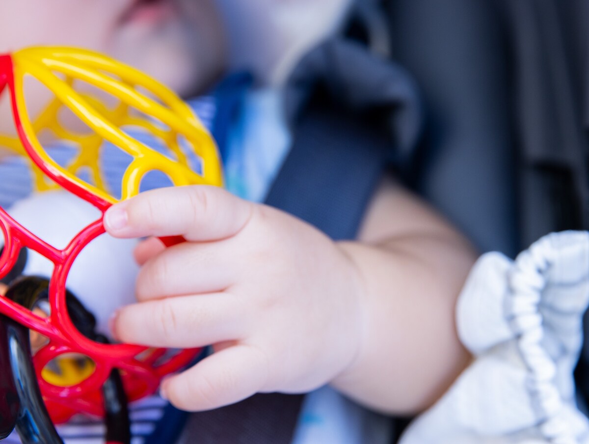 取り付けタイプ別ベビーカーおもちゃ8選!選び方のポイントも解説