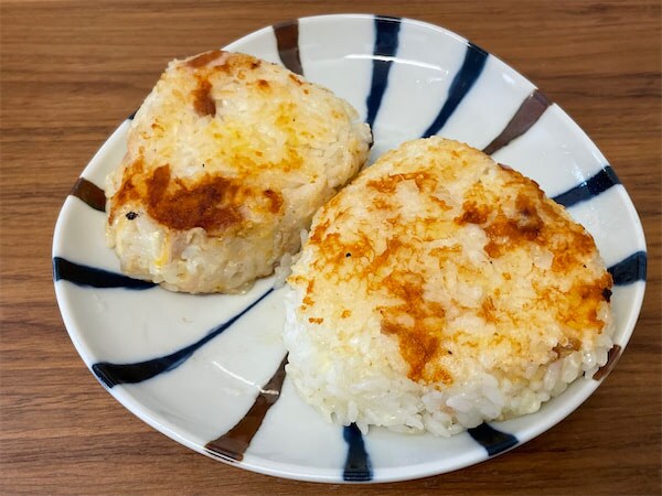 "焼く"発想はなかった！「ツナマヨチーズ焼きおにぎり」作ってみた！カリッと食感でチーズが伸び～る♪