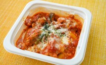 具材ごろごろ！セブン、銘店監修の総菜とは