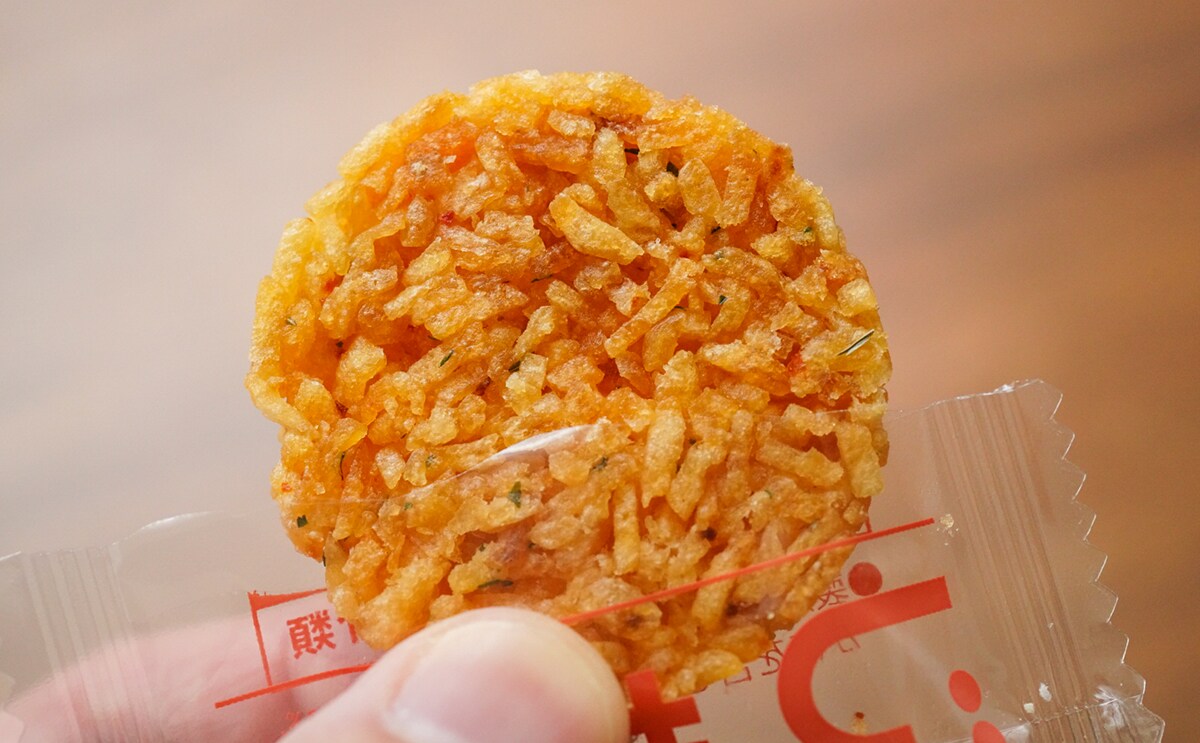 「仕事中でも食べやすい」「ビールがすすむ」新ポテトチップスが激うま