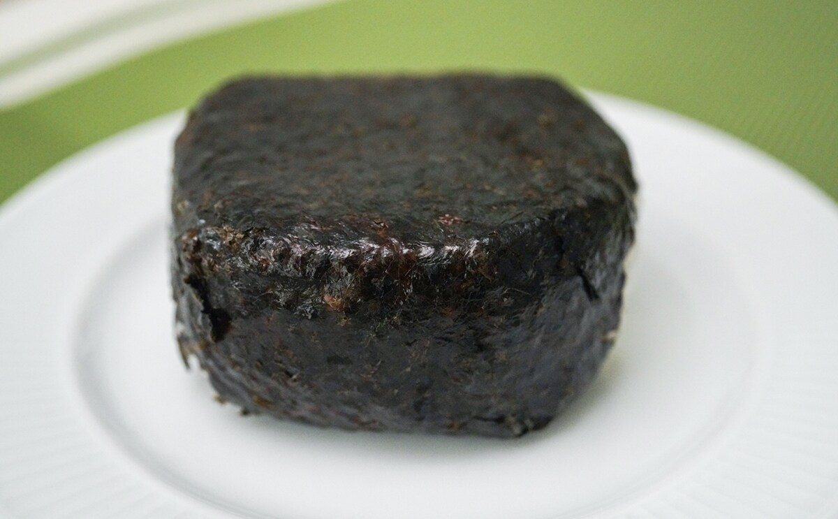 「おいしすぎる」210円で買えるファミマの黒い塊とは