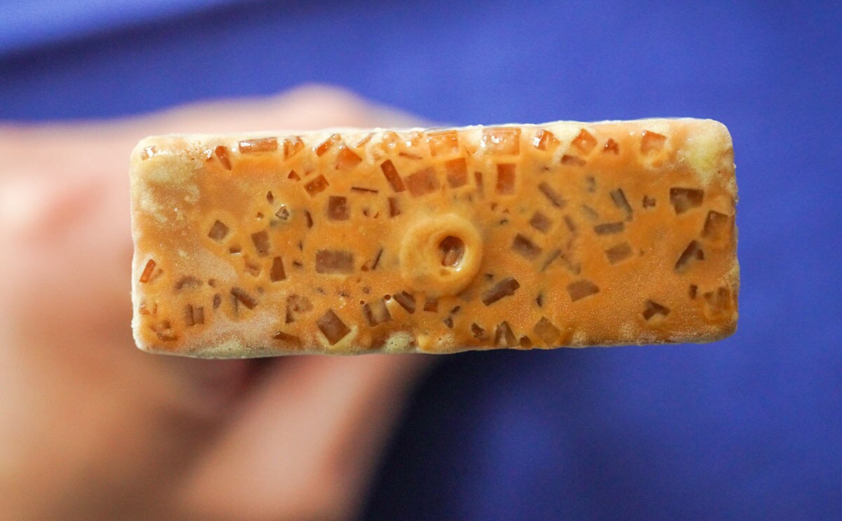 「カステラ風アイスバー」の本体