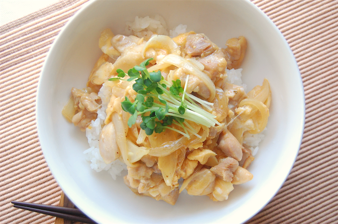 ウマ過ぎて鼻血が出た⁉伝説の「ふわとろ親子丼」作ってみた！無水調理で鶏肉と玉ねぎのエキスが凝縮【75歳のYouTuber直伝】