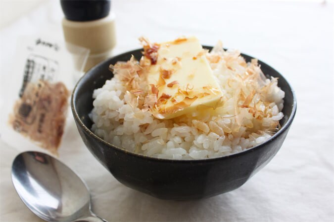 【リュウジレシピ】母から受け継ぐ愛の味⁉バターと鰹節だけの「虚無ご飯」作ってみた！秒速で作って完食