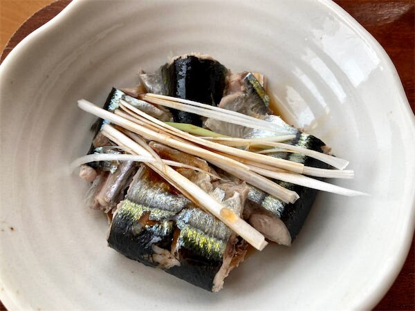 【じゃない食べ方】今年は小ぶりで身も細いから…塩焼きじゃなく「サンマの湯煮」作ってみた！「え、湯煮⁉」