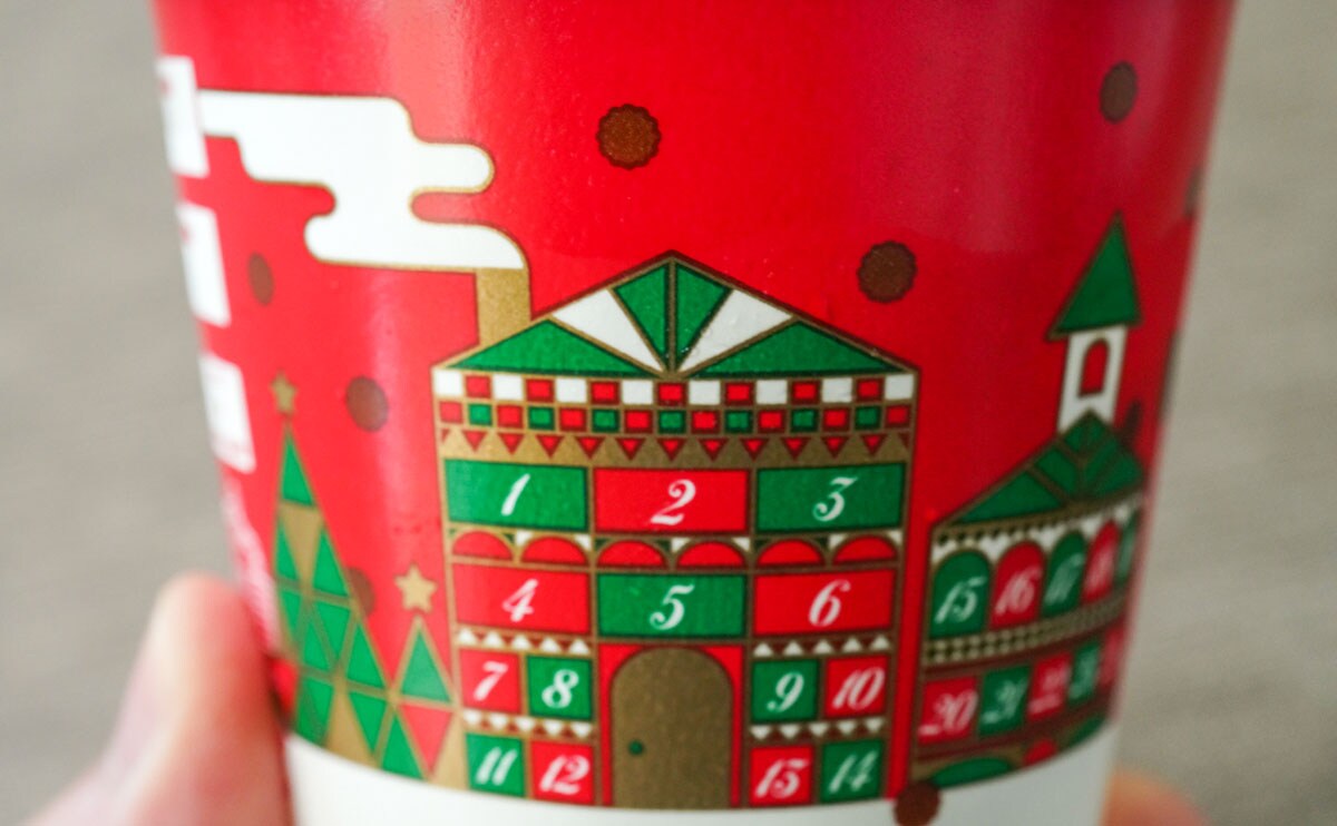 「マックフルーリー ストロベリー ココアクッキー」のカップ