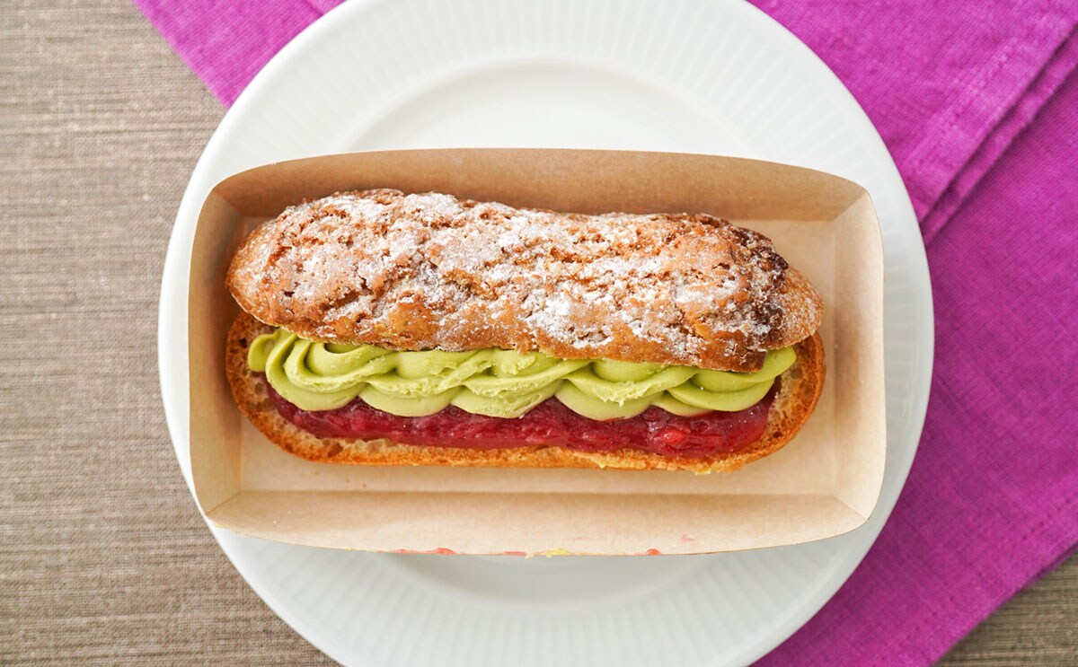 「ピエール・エルメシグネチャー エクレア ピスタチオストロベリー」