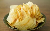 大容量サイズに感謝！コンビニにやみつき味ポテトチップス登場