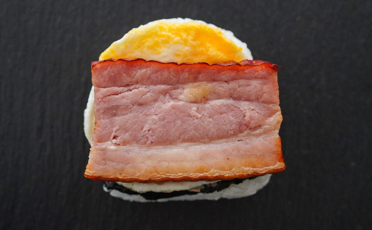 「ベーコンエッグおむすび」