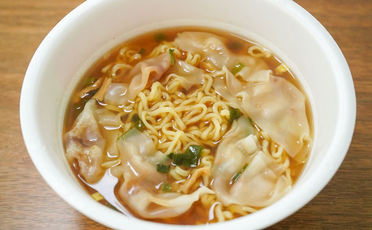 「ワンタンメンの満月 魚介だし醤油味」の完成品