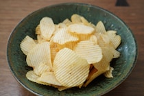 やみつき度スゴい！人気ポテトチップスが進化して復活