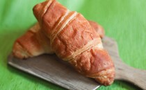 「レベチ」「リピ買いした」ファミマの新作パン、地味だからってナメないで？