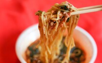 これぞ旨辛…！ファミマの“限定”麺は最後の一滴まで美味！！