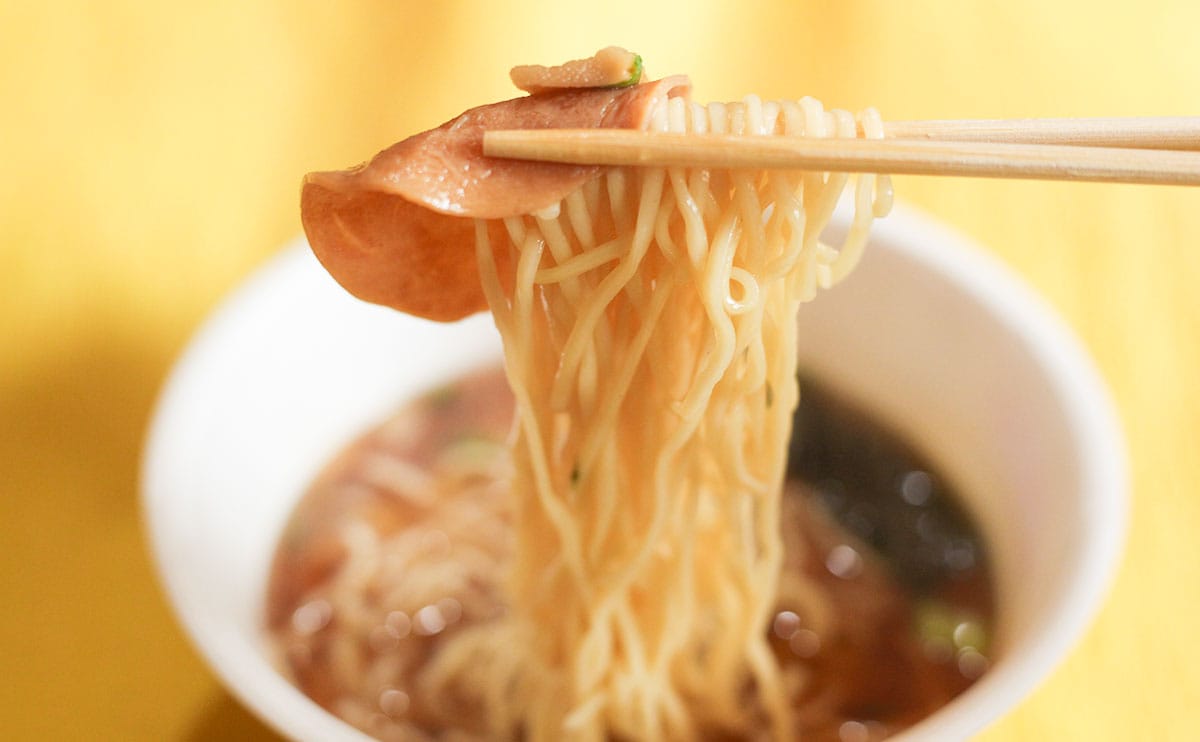 「箱で買いたい」行列ができる人気店の味がカップ麺に!?