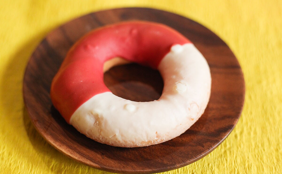 「轟のミルククリームドーナツ(ホワイトチョコ&いちごチョコ)」俯瞰