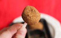 「めっちゃうまい」「幸せ」ファミマの“茶色いやつ”、クセになる！！