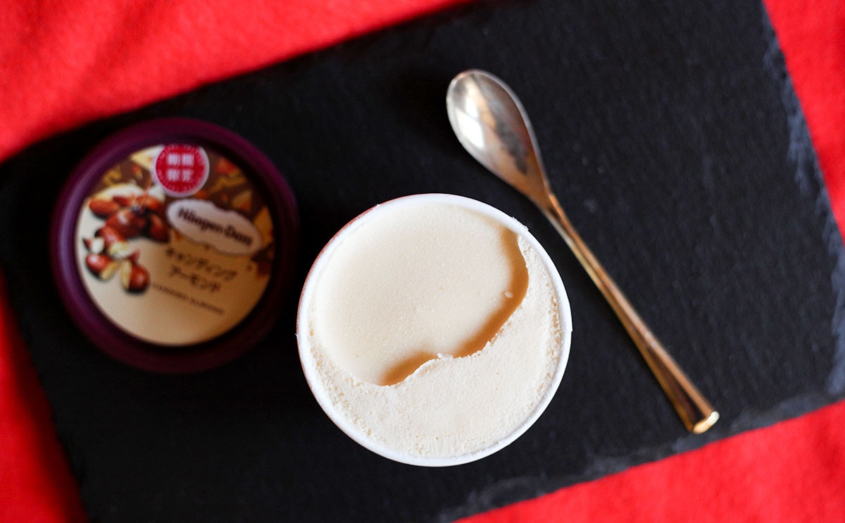 「ハーゲンダッツ　キャンディングアーモンド」俯瞰