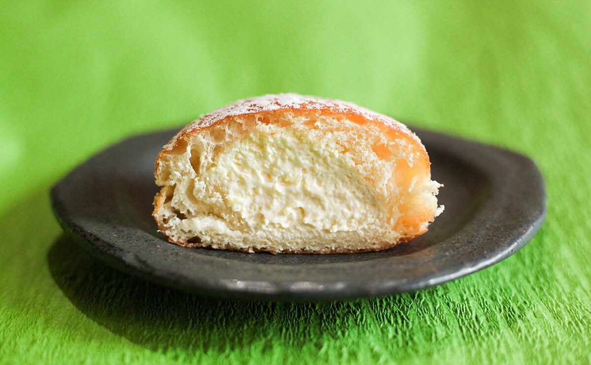 「クリームドーナツ(小田原市産みかん入りクリーム)」断面