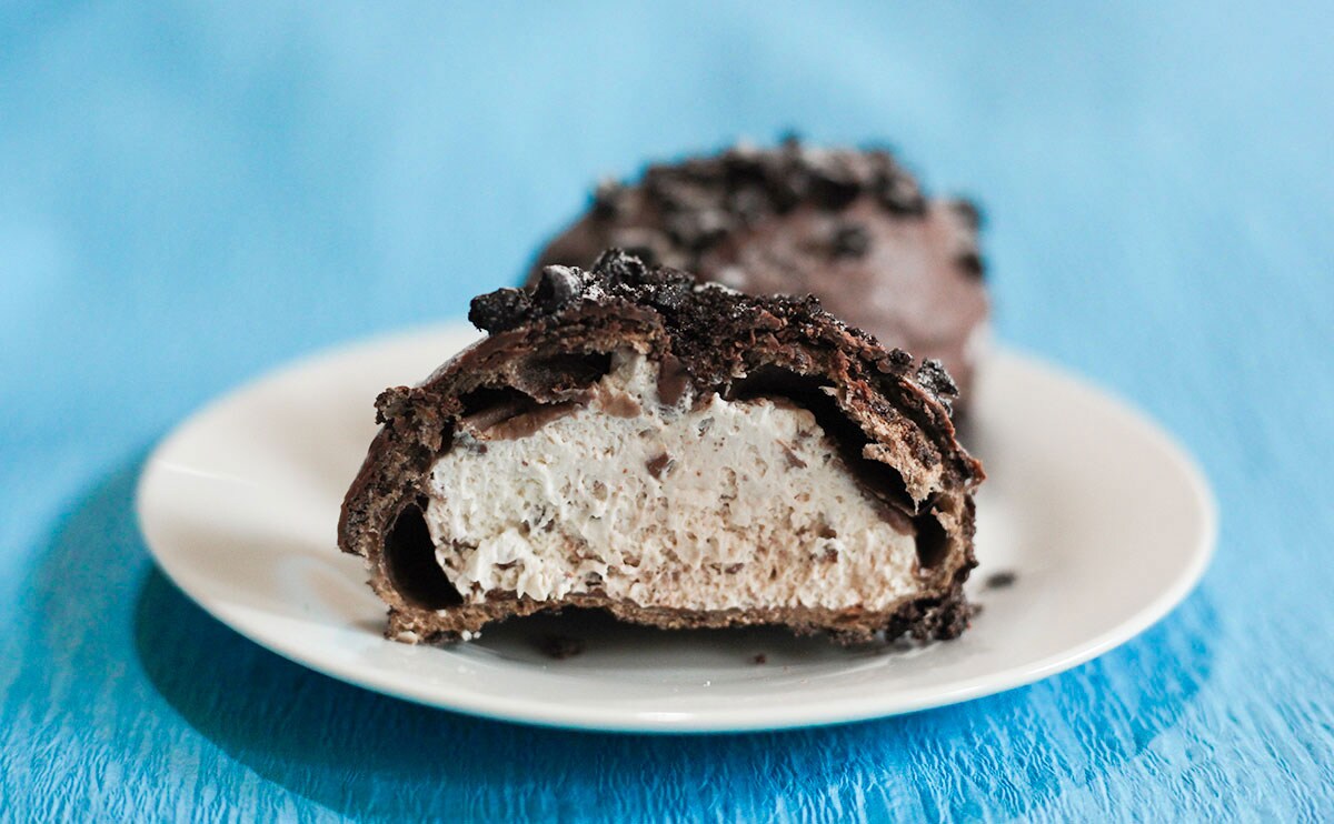 「クッキー&クリームシュー」断面