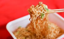 「リピートしたい」vs.「まずすぎる」賛否両論のペヤング新商品を食べてみた