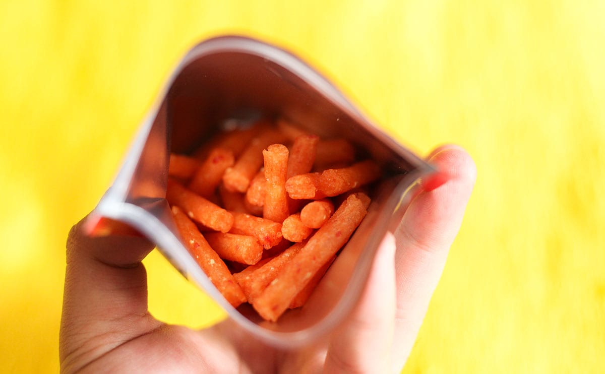 「カルビー おつまみじゃがりこ 激辛REDピザ味 38g」開封