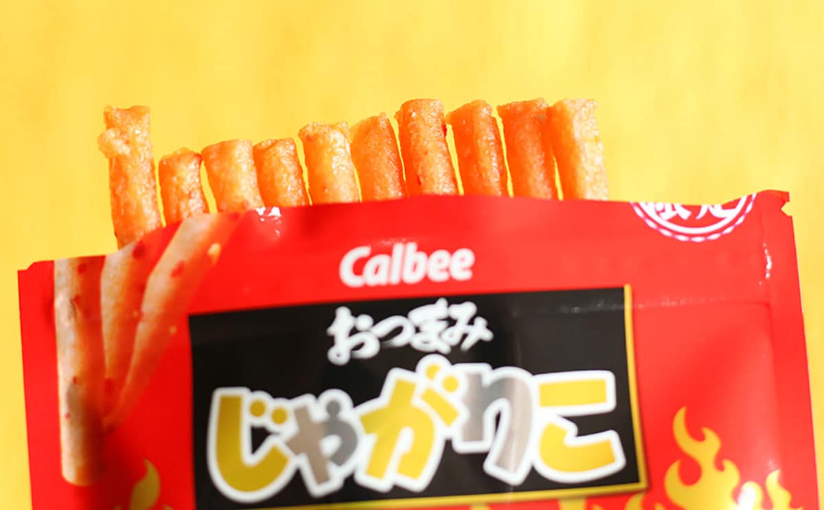 「カルビー おつまみじゃがりこ 激辛REDピザ味 38g」商品写真