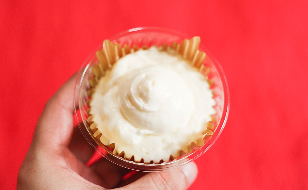 「ふわっふわチーズ（ベリベリーソース）」開封