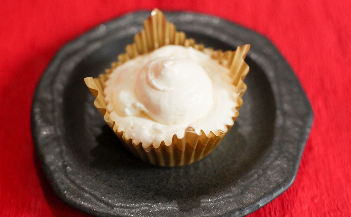 「ふわっふわチーズ（ベリベリーソース）」横アングル