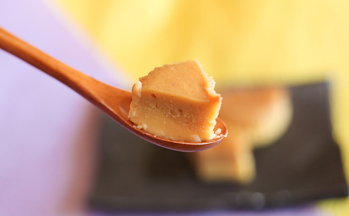 「とろ生スイートポテト」断面手持ちアップ