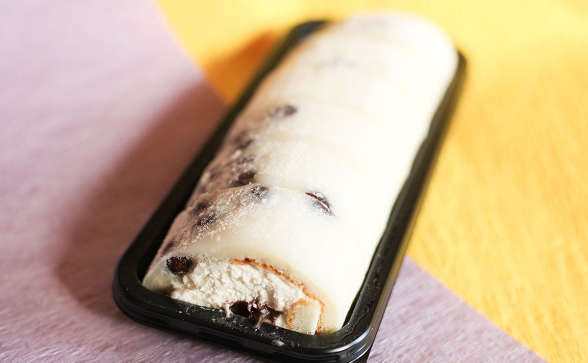 「塩豆大福仕立てのもち食感ロール」商品写真