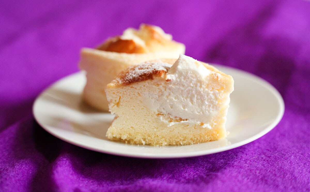 「ふわしゅわスフレチーズケーキ（チーズクリーム入り）」断面