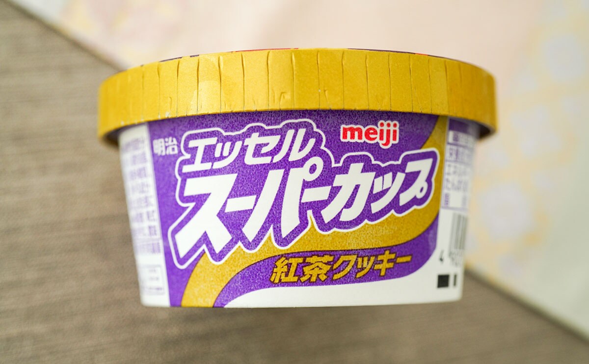 「明治 エッセル スーパーカップ 紅茶クッキー」のパッケージ