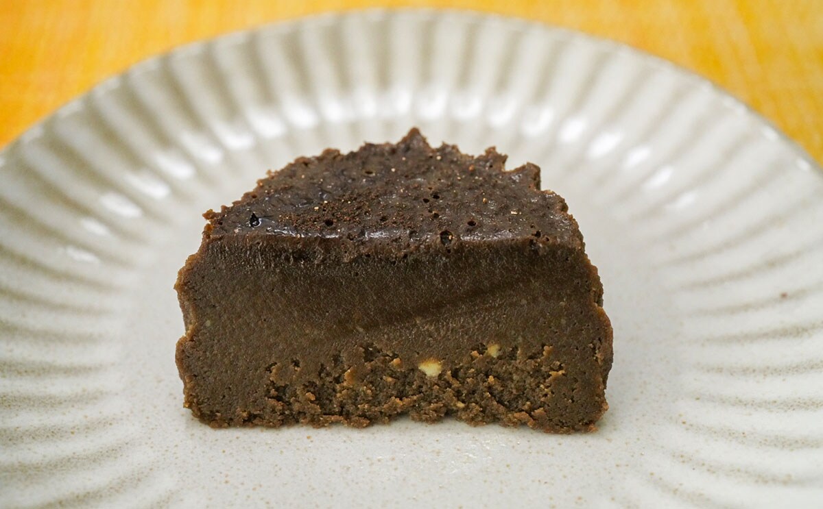 「伊藤久右衛門監修 ほうじ茶テリーヌショコラ」の断面