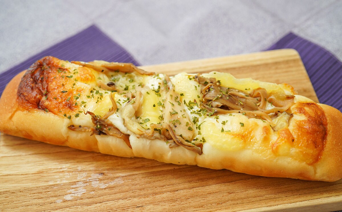 「舞茸とえりんぎのチーズ焼きパン」