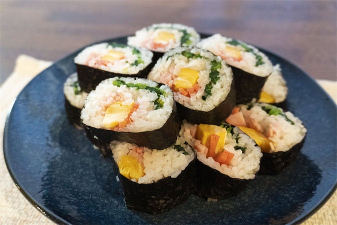 【農家直伝】冬季限定♪ちぢみほうれん草で「海苔巻き」作ってみた！ポパイも歓喜しそうな濃厚緑味♡