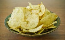 「無限に食える」「最強のポテトチップス」がコンビニ限定で再販