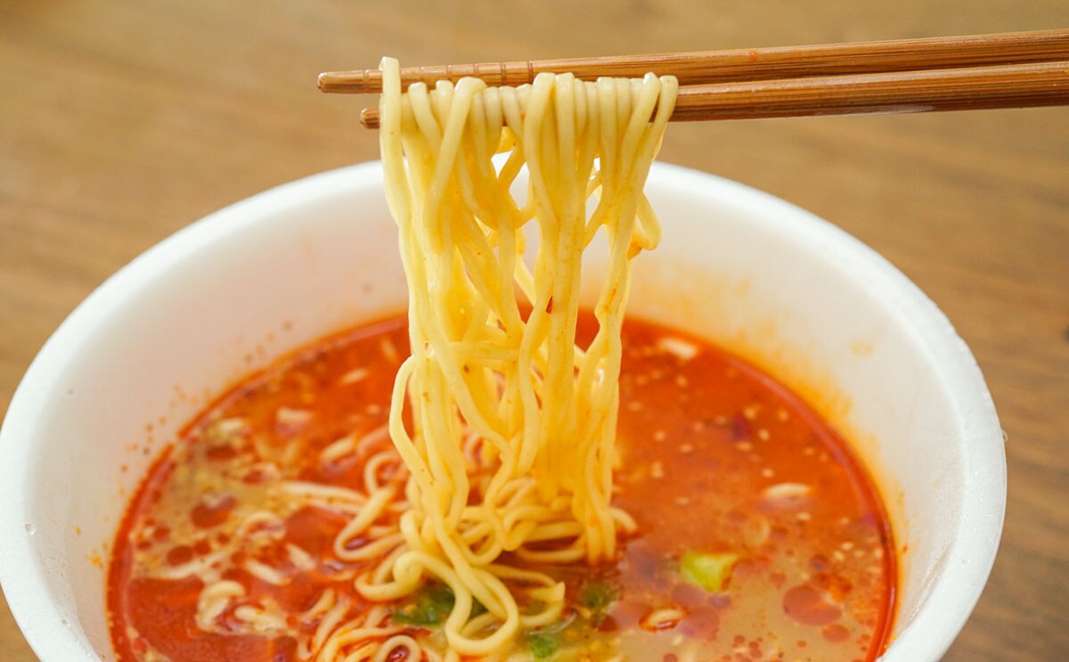 人気店の限定メニューがカップ麺で登場、200円台で激うま