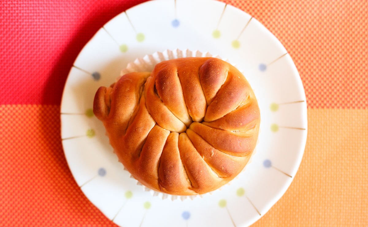 ファミマで買ったアンモナイトみたいなパンがおいしかった！