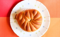 ファミマで買ったアンモナイトみたいなパンがおいしかった！