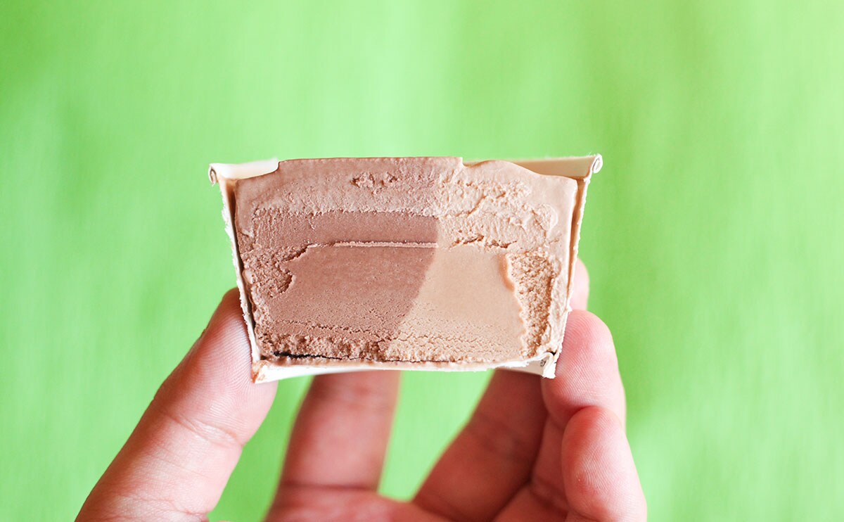 「ハーゲンダッツ　ショコラ　デュオ」断面