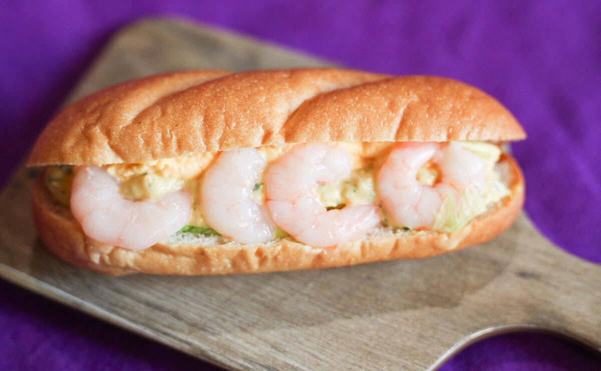 「バゲットサンド 海老とたまごとブロッコリー」商品アップ