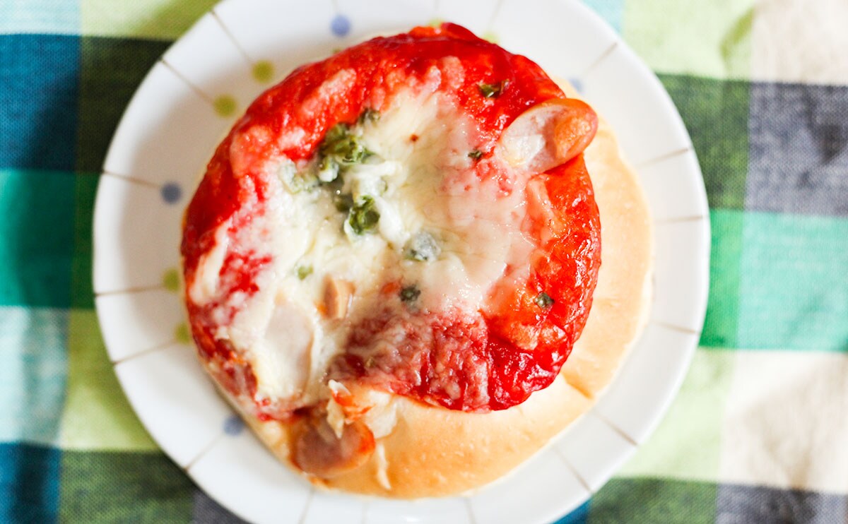 ローソンの「ピザパン」、たっぷりかどうかはわからんけどおいしい！