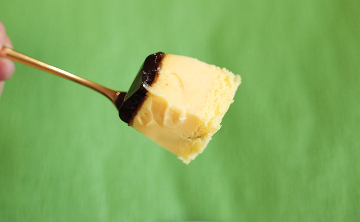 「まるでプリンな生カスタードケーキ」フォーク