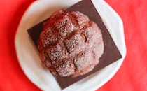 「食感が楽しい」「すごいの見つけた」ローソン新商品、はみ出すぎ！！