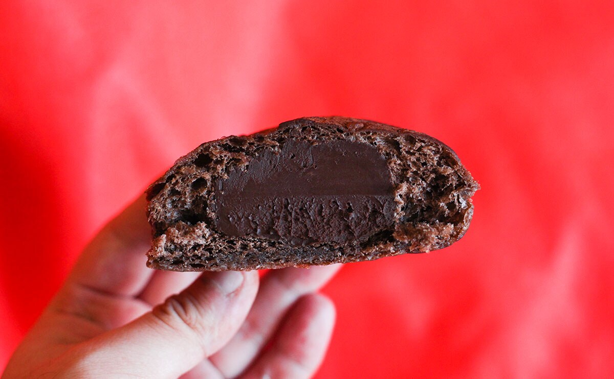 「GODIVA　ショコラボンボローニ」断面手持ち