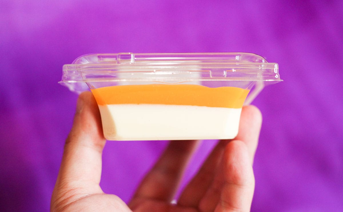 「マンゴーレアチーズケーキ」側面