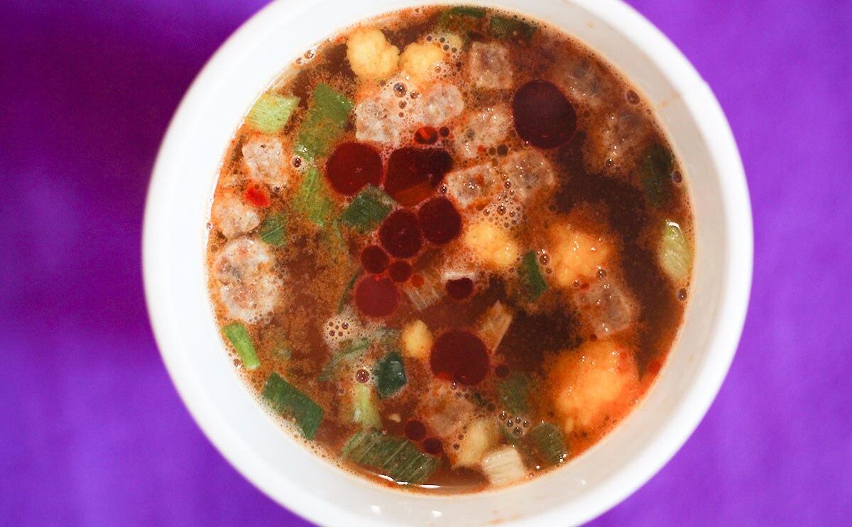 「日清 麺屋雪風 濃厚辛味噌らーめん」俯瞰