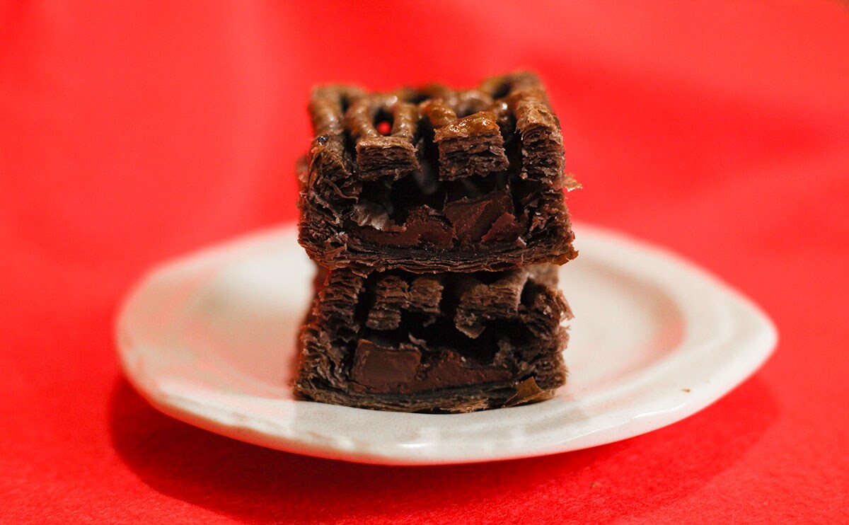 「マチノパン ブラックショコラパイ」断面