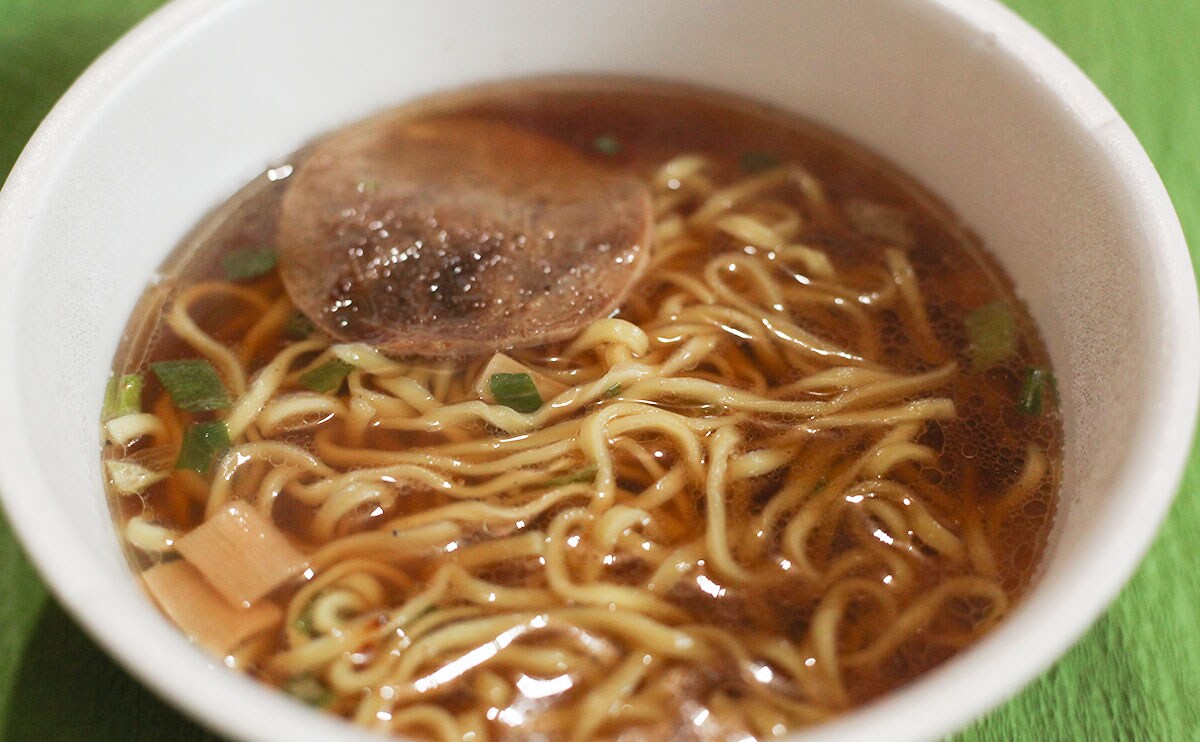 「東洋水産　湯の台食堂　中華そば」横アングル